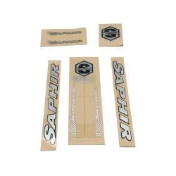 Decalset inclusief...